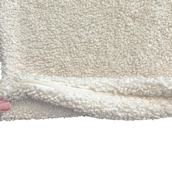 Pottery Barn 20" Fleece Euro Sham Pillow Case Beige Neutral Sherpa Soft Fuzzy - Picture 3 of 5